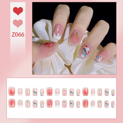 Kunstnagelset mit eleganten Glitzerverzierungen und schimmernden Akzenten Brehn