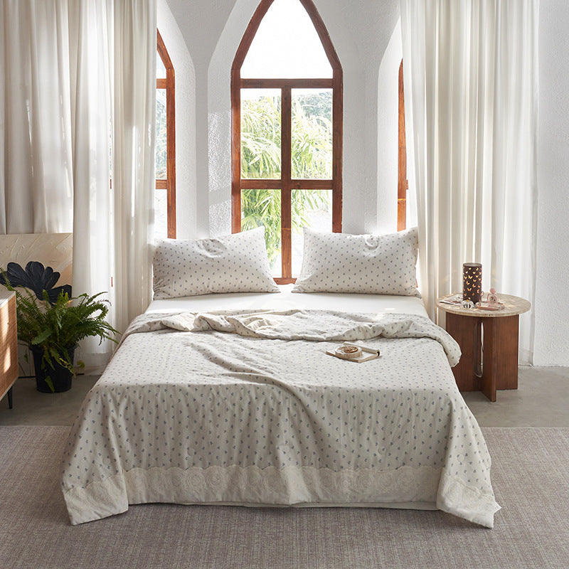 Damen elegante Tagesdecke mit zartem Blütenmuster Brehn
