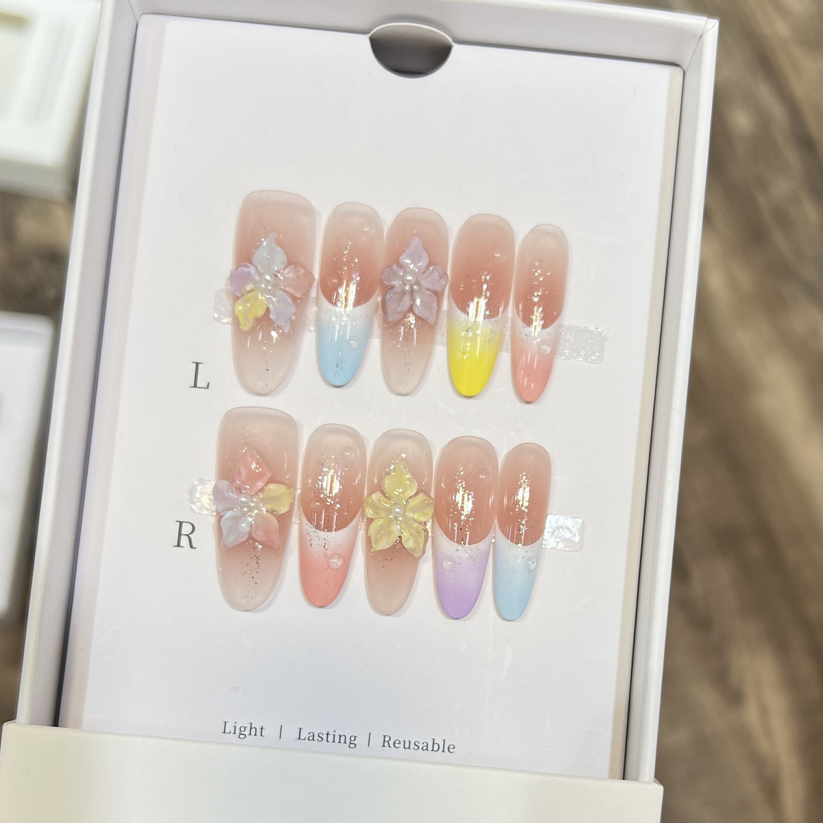 Blumeninspiriertes künstlerisches Press-On-Nagelset Brehn