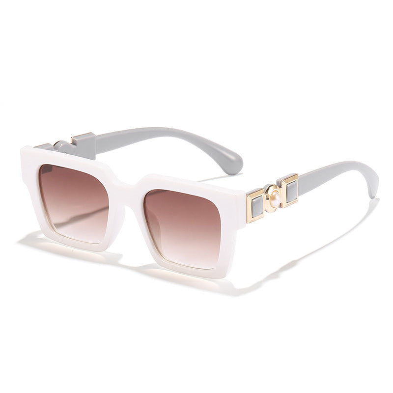 Damen modische Sonnenbrille mit glamourösem Rahmen Brehn
