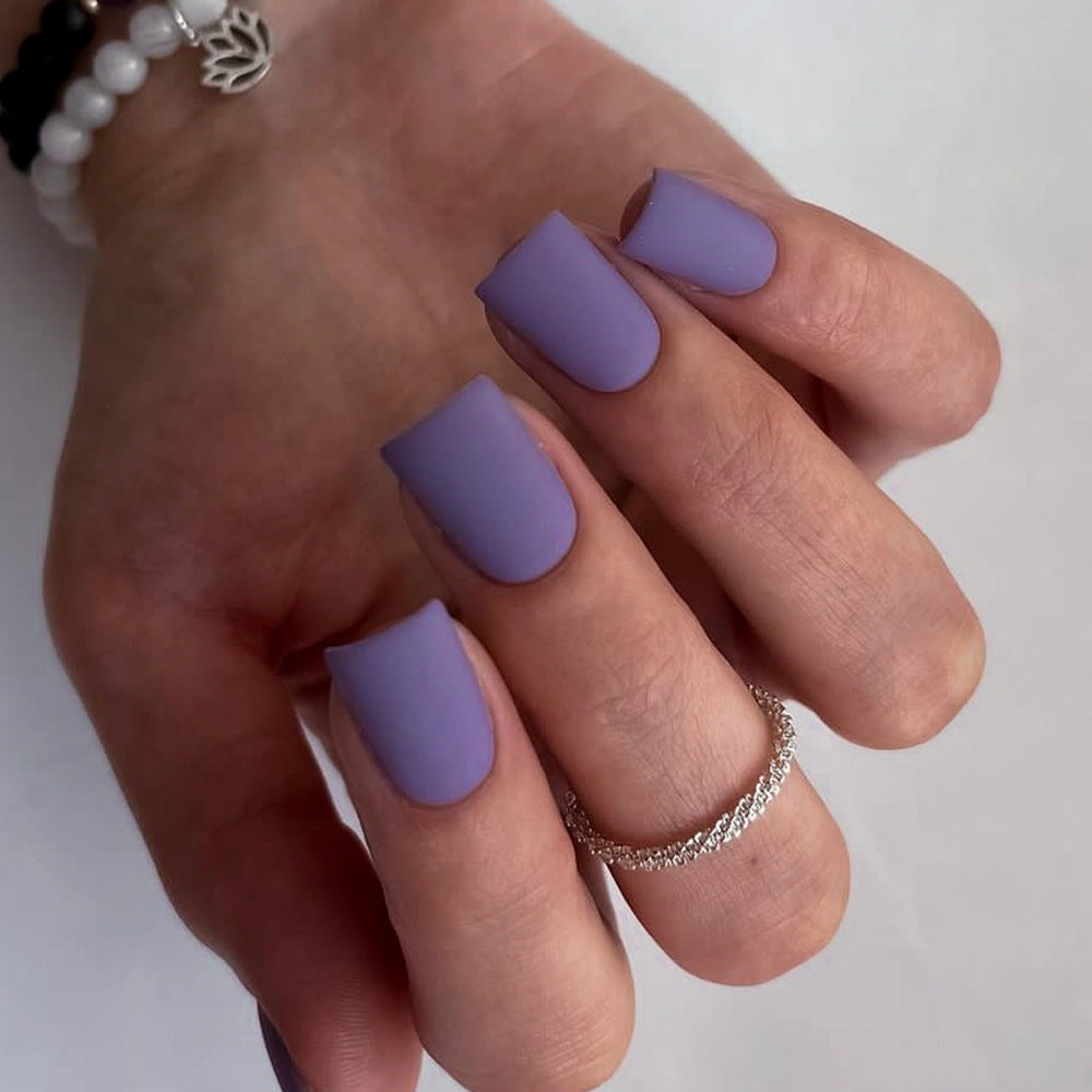 Künstliche Nagelkunst mit mattem Finish Brehn