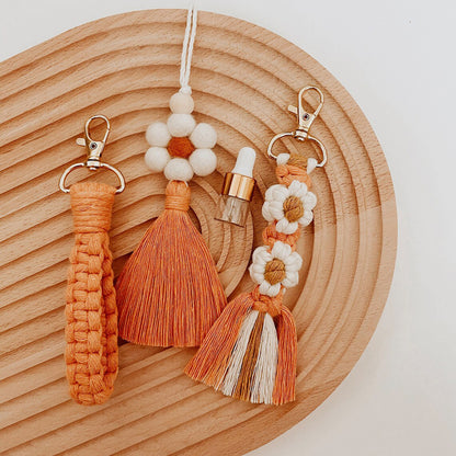 Makramee-Schlüsselanhänger mit floralem Design Brehn
