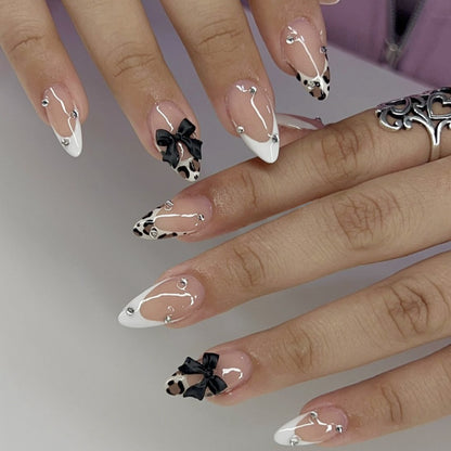 Elegante Stiletto Nagelkunstverlängerungen mit dekorativen Schleifen Brehn