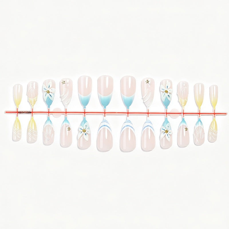 Kunstnagelset mit elegantem Blumendesign und stilvollen Farbverläufen Brehn