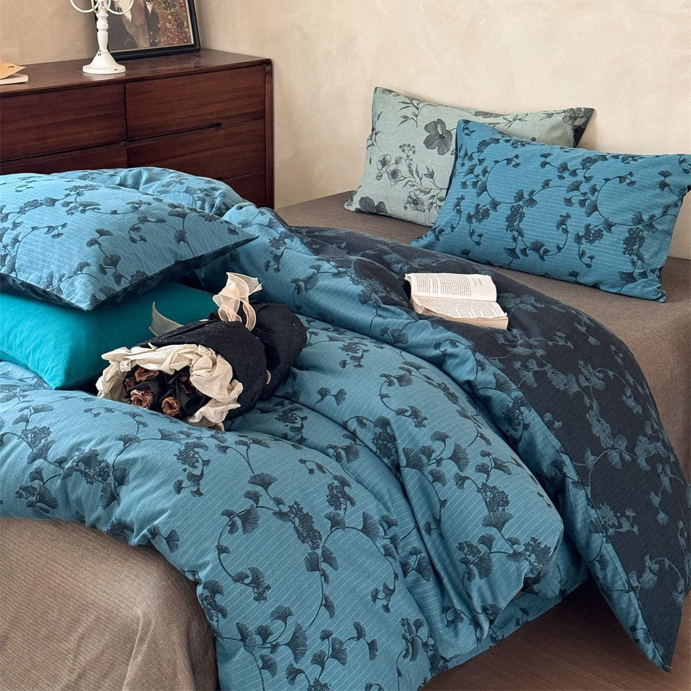 Premium-Baumwoll-Bettgarnitur mit floraler Allover‑Webstruktur und leichter Steppung