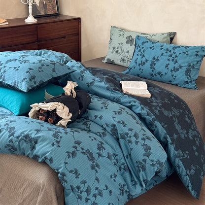 Premium-Baumwoll-Bettgarnitur mit floraler Allover‑Webstruktur und leichter Steppung