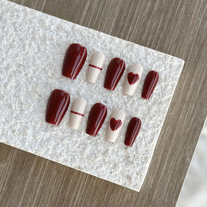 Künstlerisches Herzdesign Press-On Nagelset