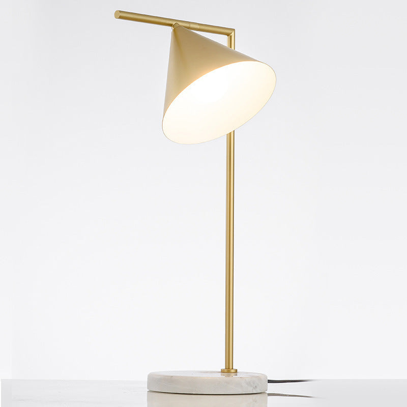 Moderne Kegel Tischlampe mit Marmorbasis