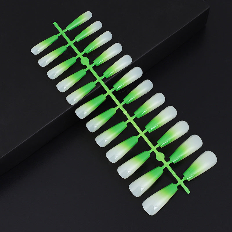 Kunstnägel im eleganten Ombre-Design Brehn