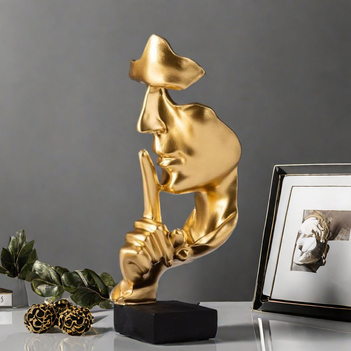 Kunstvolle Figur mit schüßermotiv Brehn