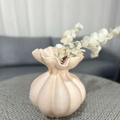 Künstlerische Blumenvase
