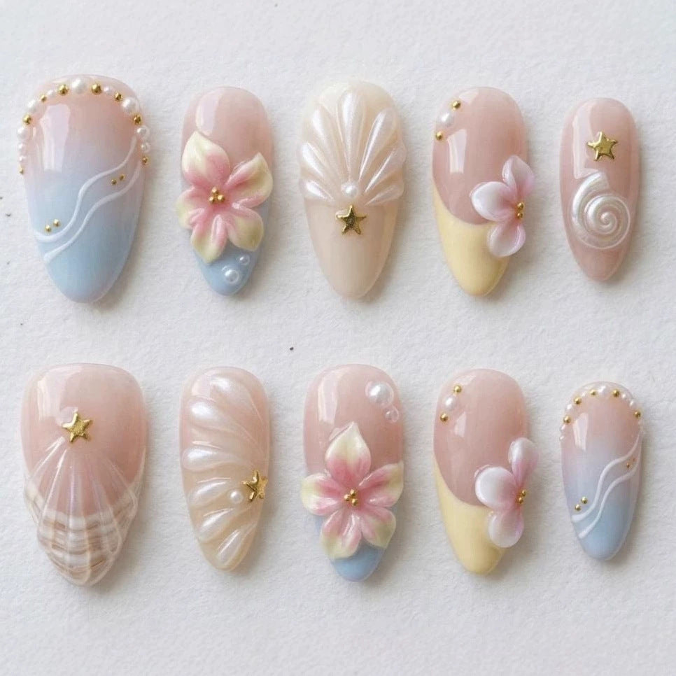 Kunstnagelset mit elegantem Blüten- und Muscheldesign Brehn