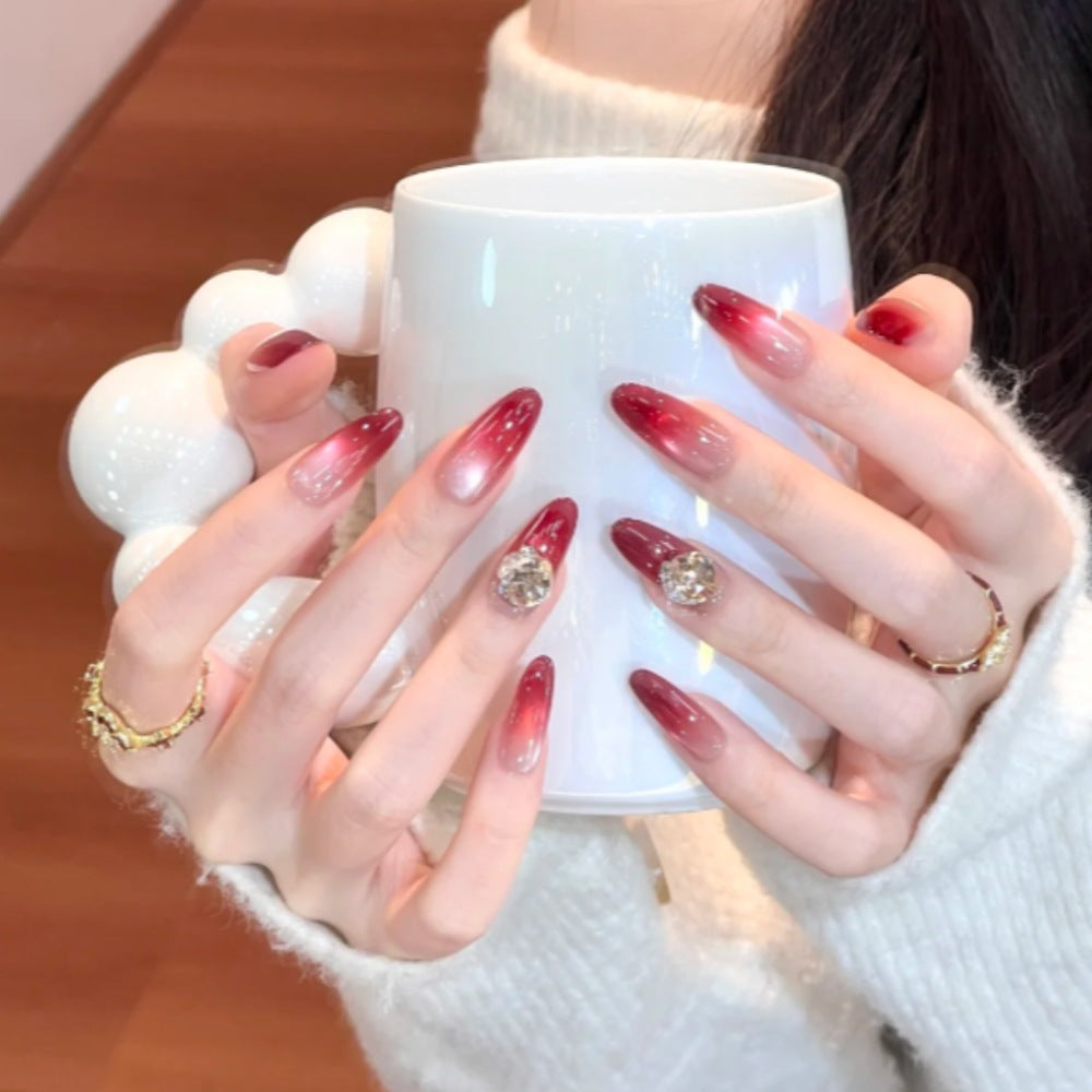 Glamouröse Gradient Stiletto Press-On Nägel mit Strassakzenten Brehn