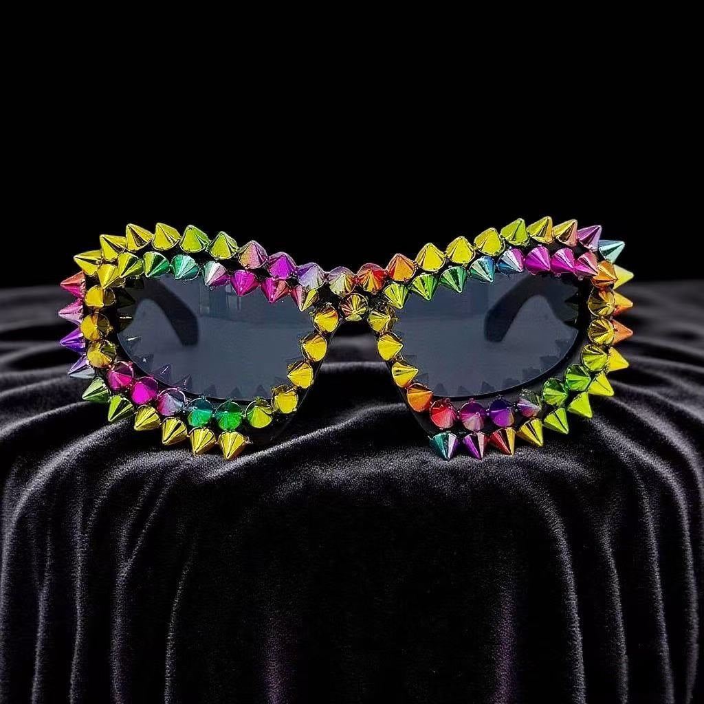 Damen Statement-Sonnenbrille mit kreativen Nietenakzenten Brehn