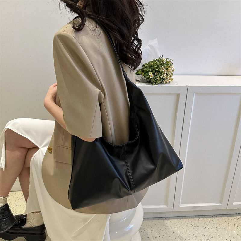 Schlanke Minimalistische Hobo-Handtasche
