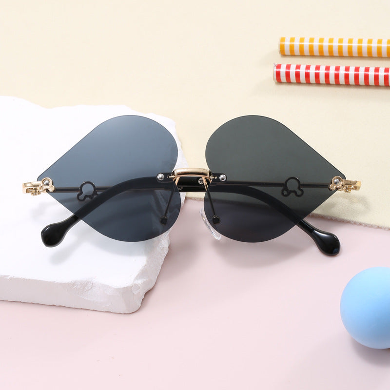 Damen Designer-Sonnenbrille mit einzigartigem Herzrahmen und gradienten Gläsern Brehn