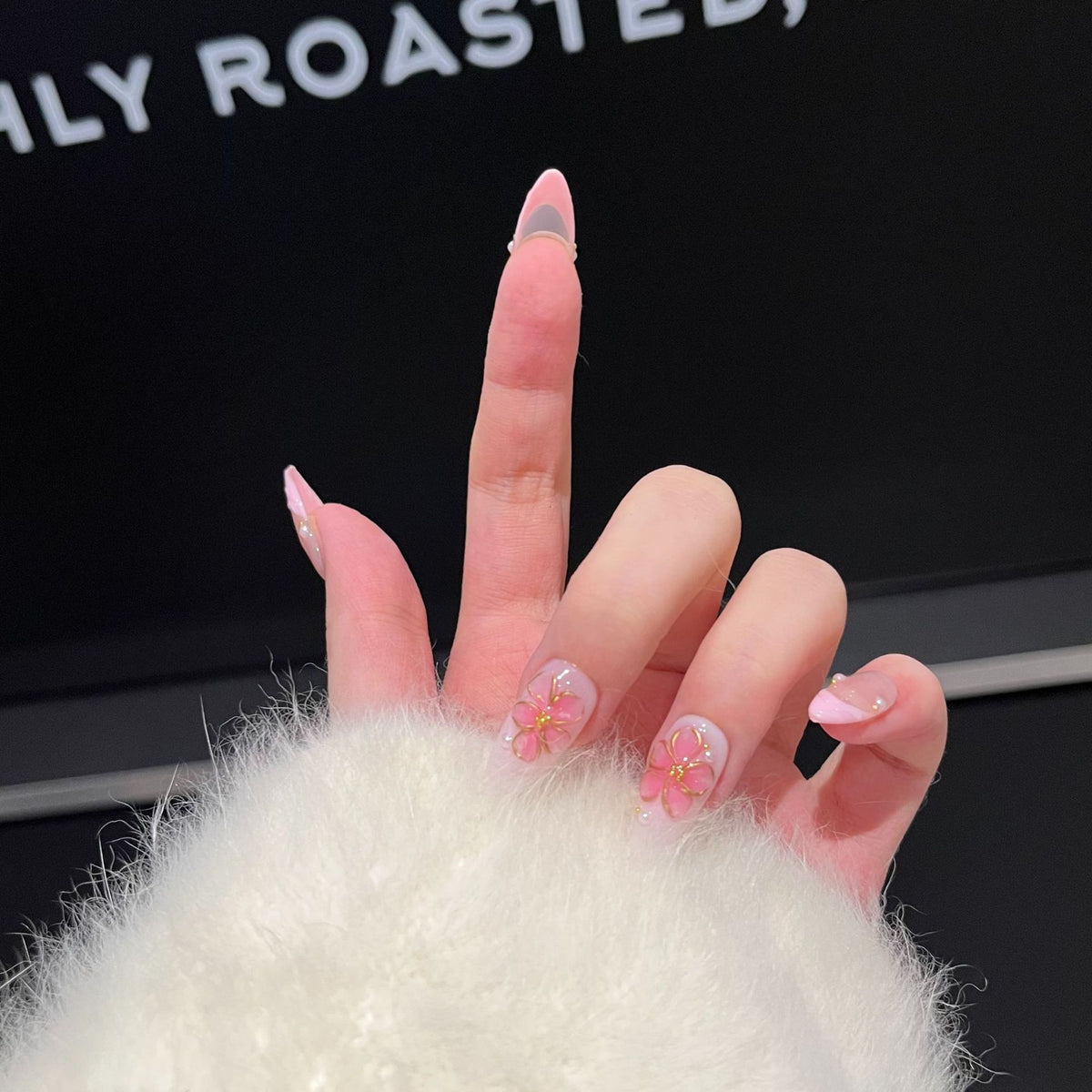 Artisan Floral-Themed Press-On Nails Set Brehn