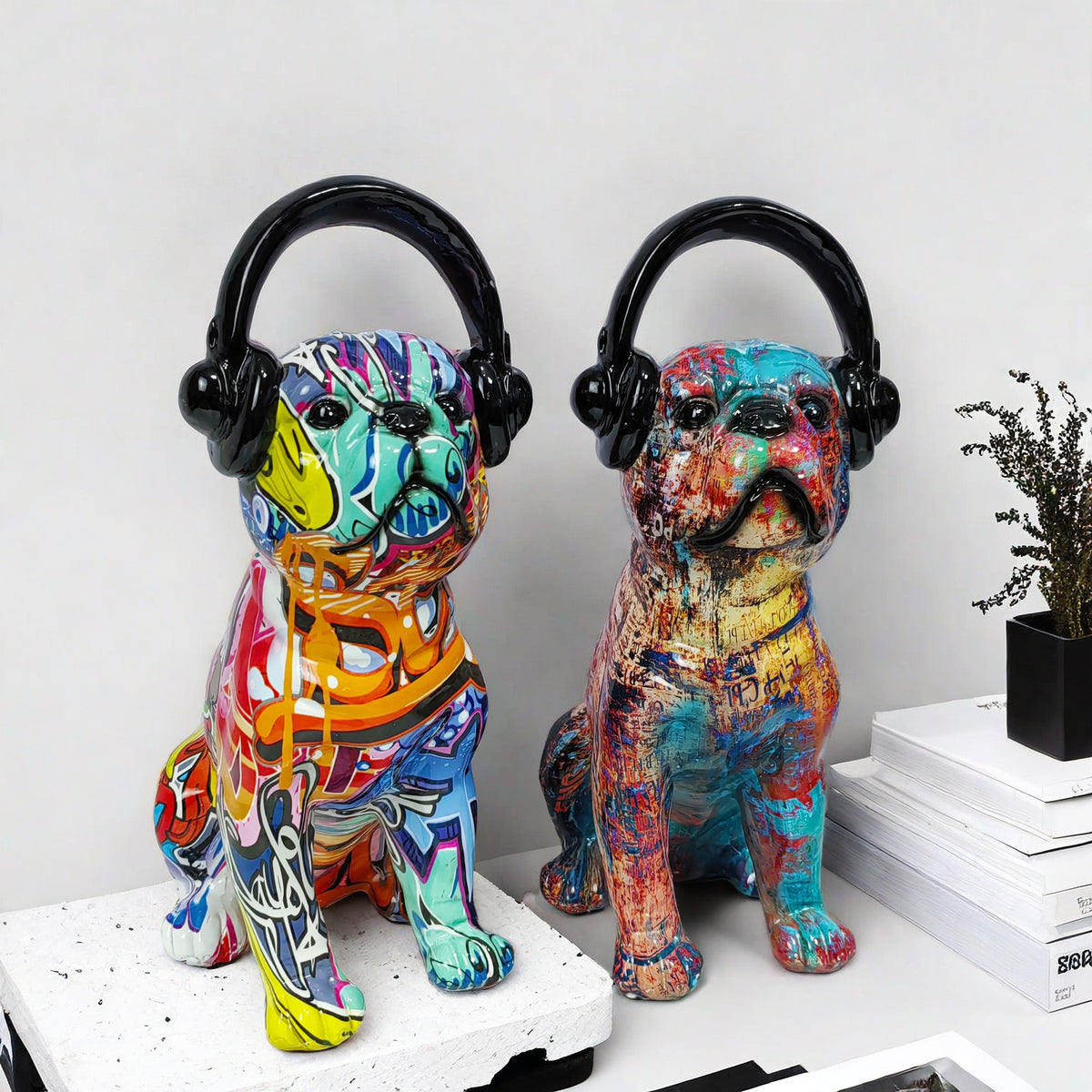 Kreative Bulldoggen Skulptur mit Kopfhörern Brehn