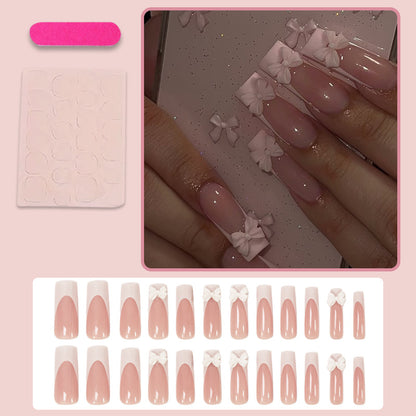 Kunstnagelset mit schimmernden Details und niedlichen Schleifen Brehn