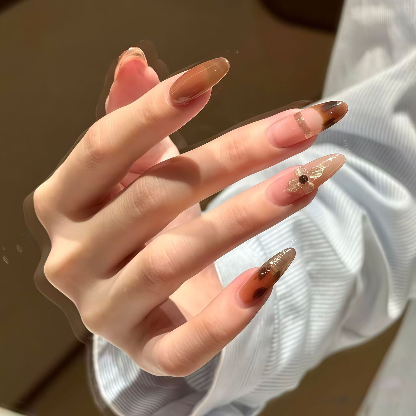 Elegante dekorative Press-On Nail Set Brehn