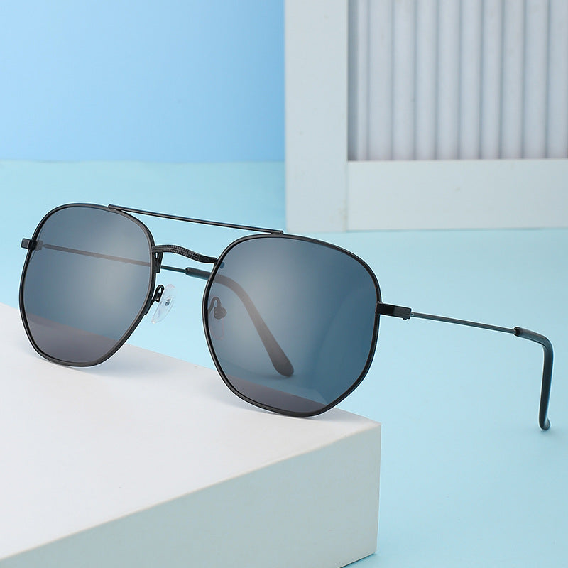 Damen Sonnenbrille mit ovalem Rahmen und schützendem Verlaufsglas Brehn