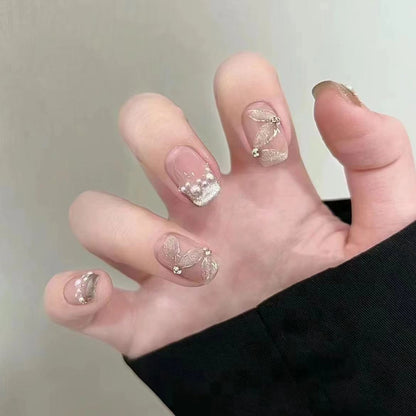 Elegante Press-On-Nagelkunst Set mit Perlenverzierungen Brehn