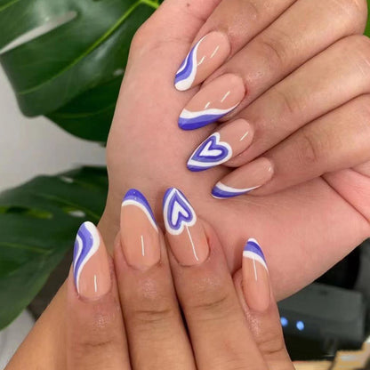 Kunstvolle Nagelverlängerungen mit elegantem Blattmuster Brehn