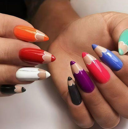 Künstlerisch gestaltete Nagelkunst-Verzierungen Brehn