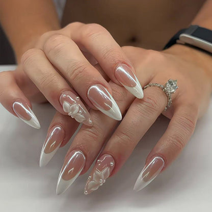 Kunstnagel Set mit eleganten Spitzen und romantischen Akzenten Brehn