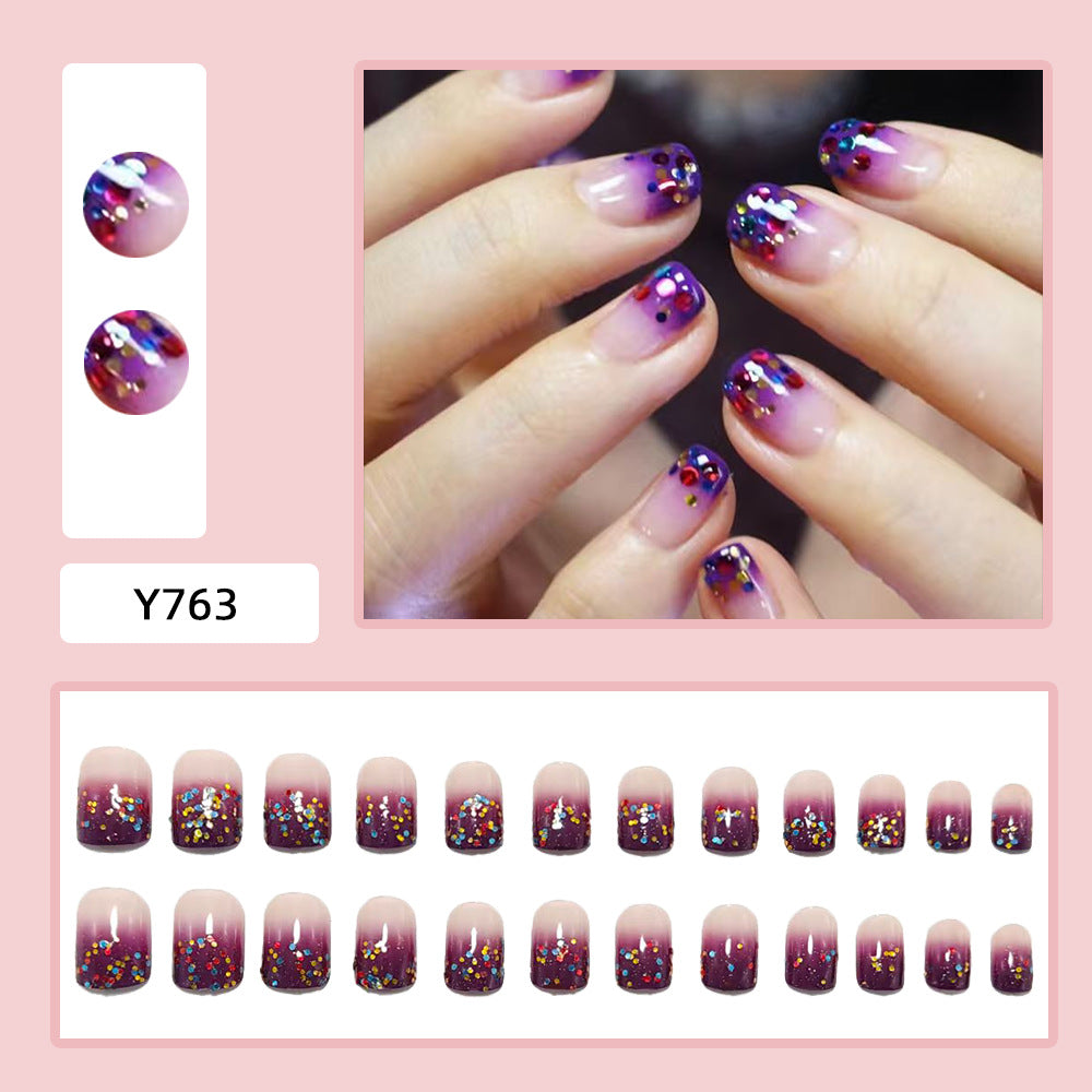 Kunstnägel mit Glamourösem Glitter-Design Brehn