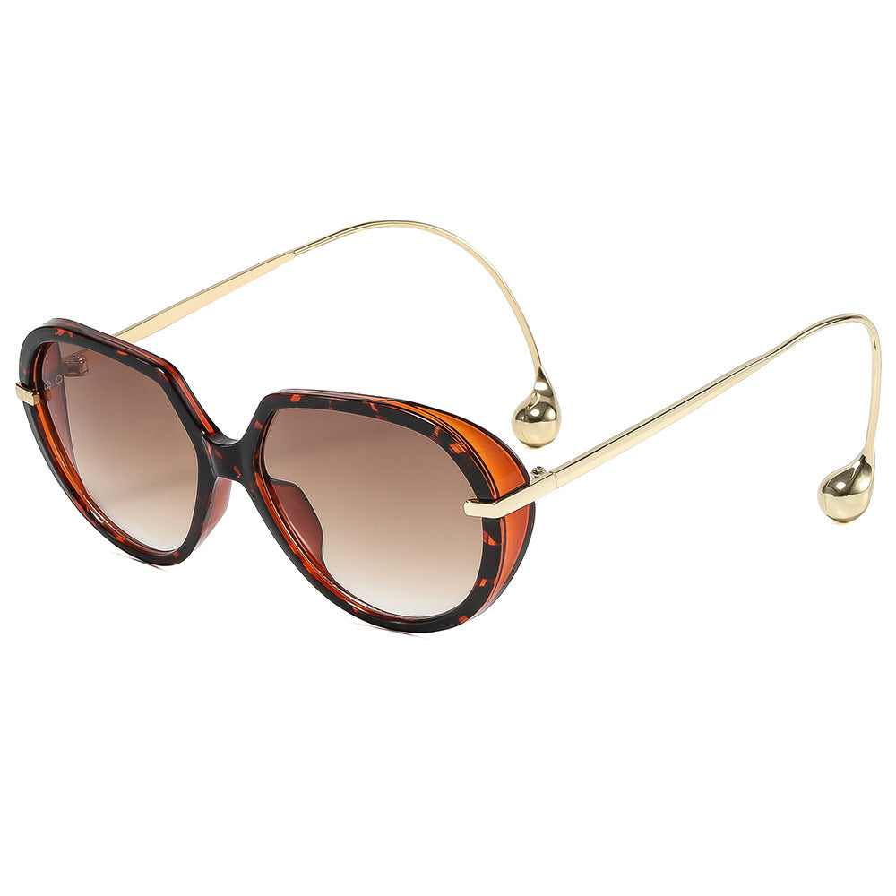 Damen Cat-Eye Sonnenbrille mit goldenen Akzenten und stylishem Rahmen Brehn