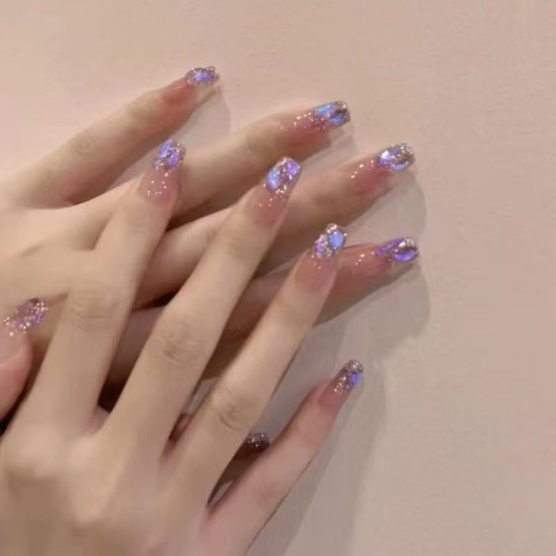 Glamouröse Kunstnägel mit Strassdetails Brehn