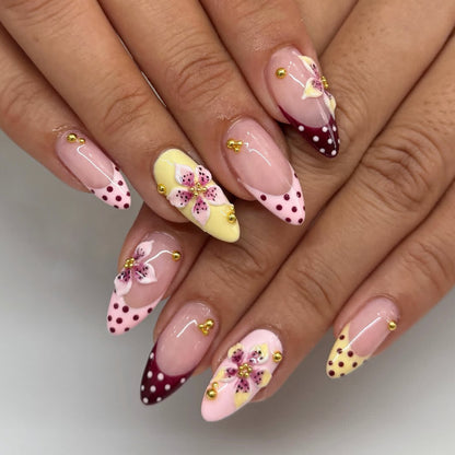 Dekorative Blumenakzent Nagelkunst Brehn