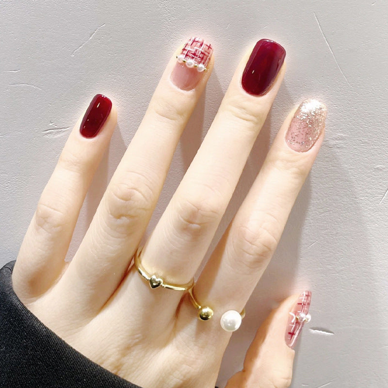 Kunstnagelset mit glamourösen Glitzer- und Texturalen Akzenten Brehn