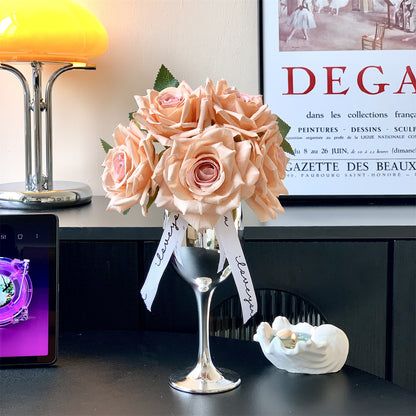 Elegantes Seidenblumenbouquet