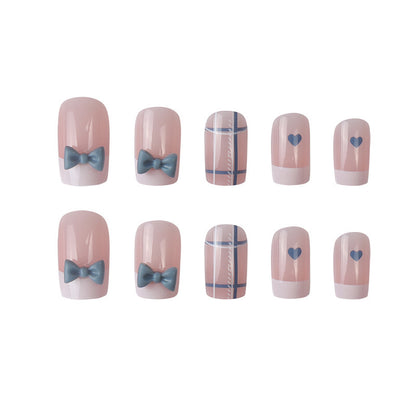 Dekoratives Press-On Nagelkunst-Set mit Schleifen- und Herzdesign Brehn