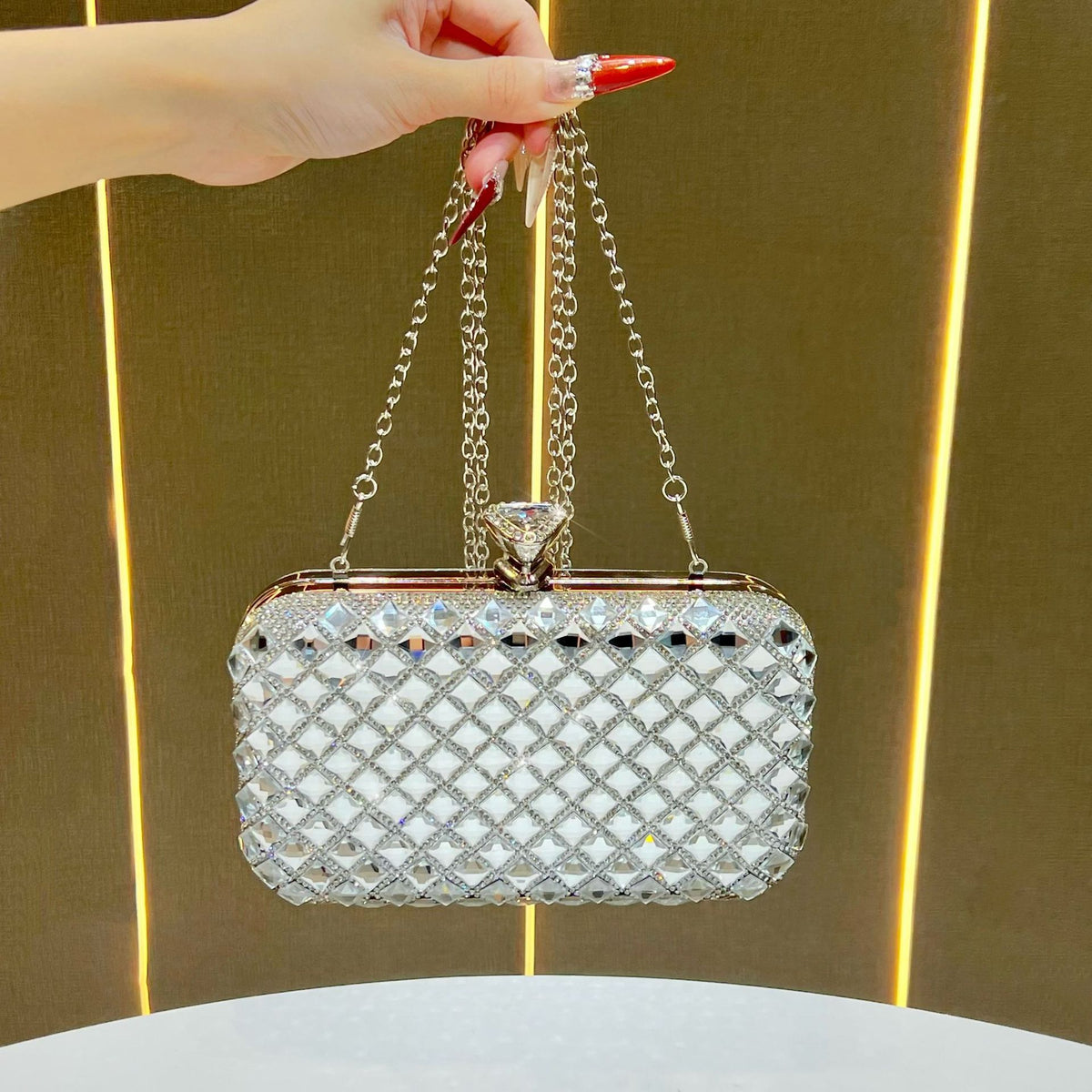 Kristallbesetzte Abend-Clutch