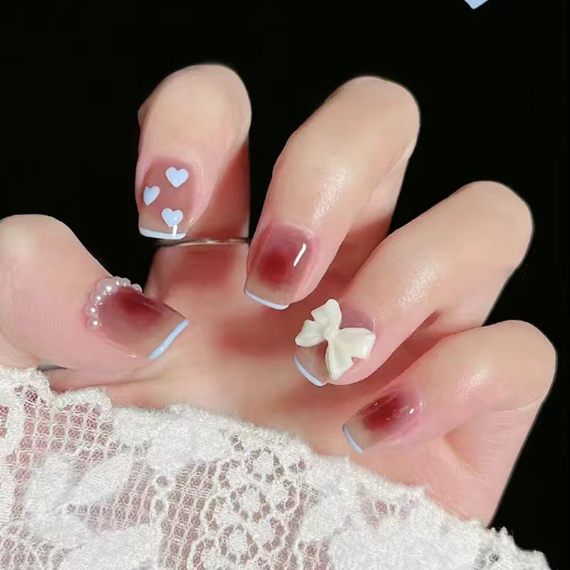 Kunstvolle und elegante Nagelkunst mit Schleifen-Akzenten Brehn