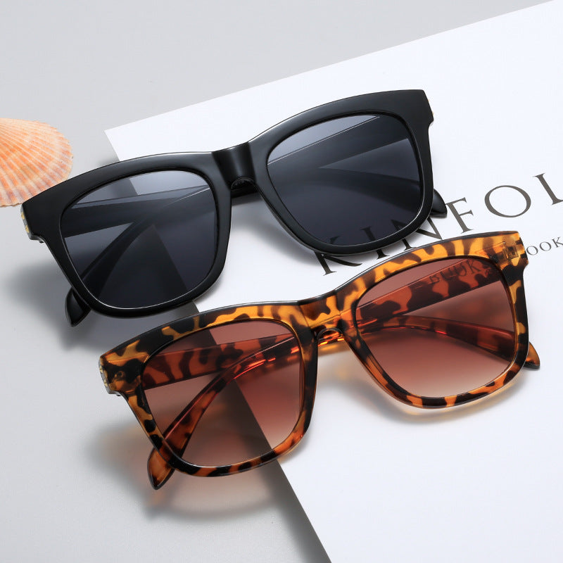 Damen modische Sonnenbrille im zeitgemäßen Design Brehn