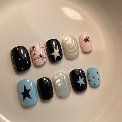 Dekoratives Press-On Nagelkunstset mit Stern- und Wirbel-Designs