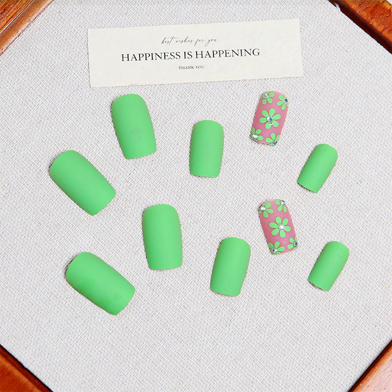 Kunstnagelset mit floralen Motiven und mattem Finish Brehn
