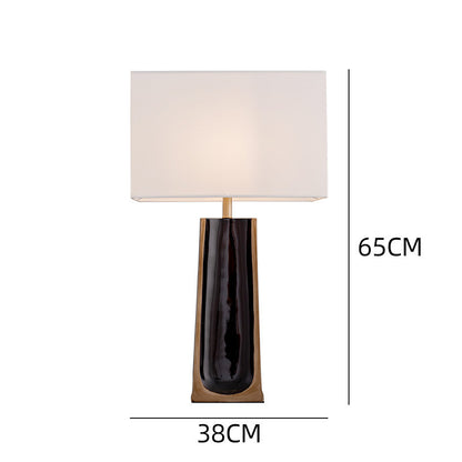 Elegante dekorative Tischlampe mit zeitgemäßem Design