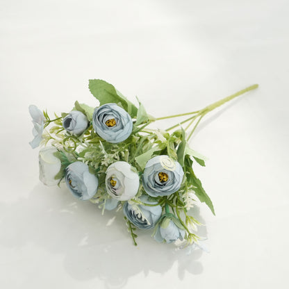 Lebensechter Blumenstrauß mit weichen Blütenblättern