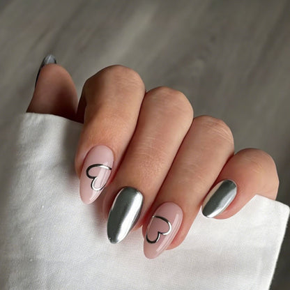Kunstnagelset mit luxuriösem Silber-Finish und Herzmotiven Brehn