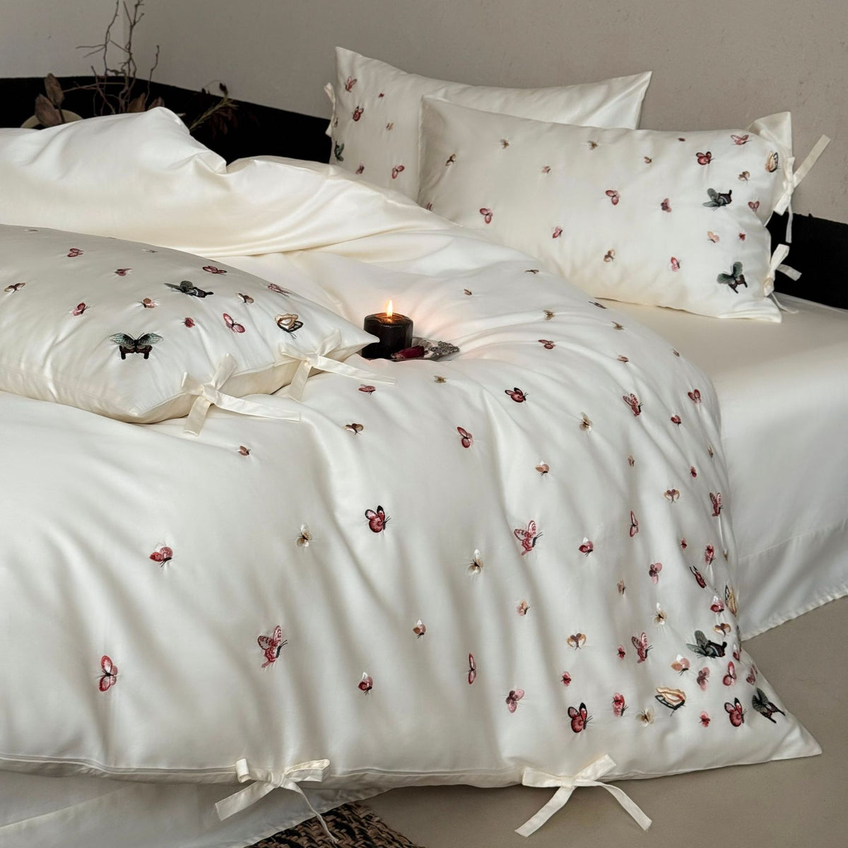 Besticktes Schmetterling Baumwollsatin Bettbezug Set mit gebundenen Kissenbezügen