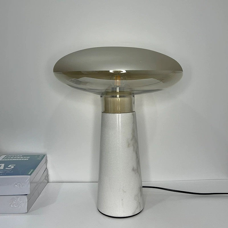 Zeitgenössische Marmor-Tischlampe mit elegantem Glasschirm