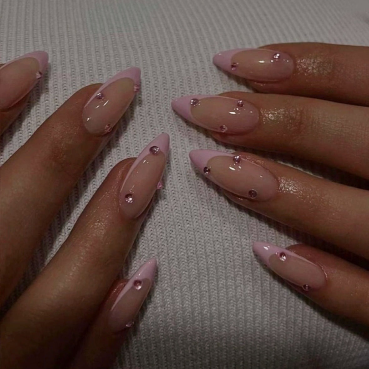 Kunstnagelset mit eleganten Glitzer-Akzenten Brehn