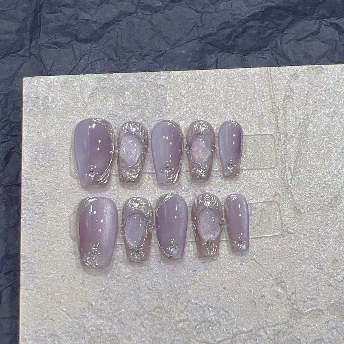 Künstlerische Press-On Nageldesigns Brehn