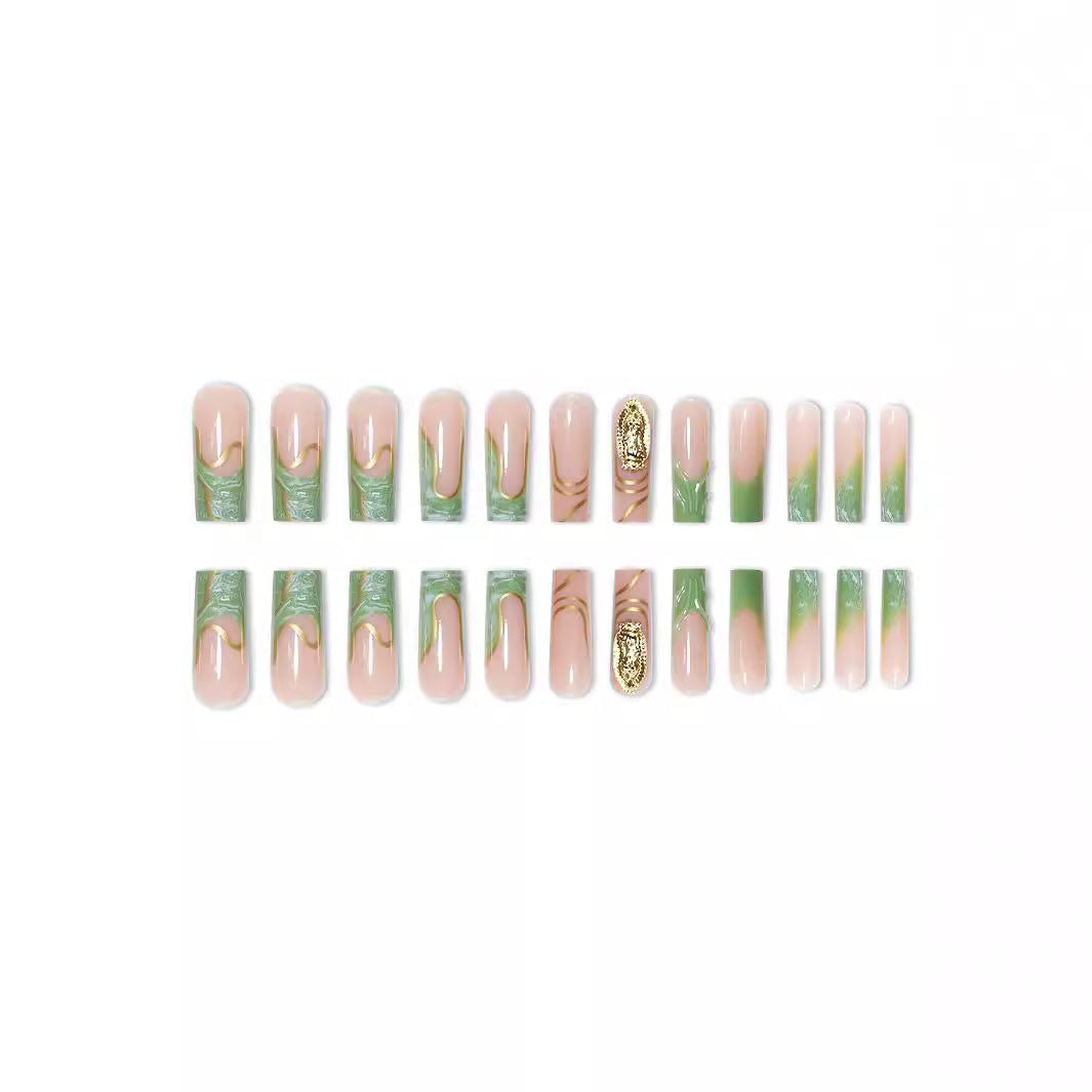 Elegante Detaillierte Nagelkunstverlängerungen Brehn