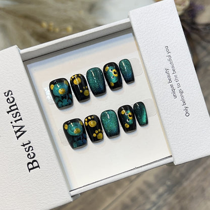 Künstlerisches Press-On-Nagelset mit verspielten Blumen- und Glitzerakzenten Brehn